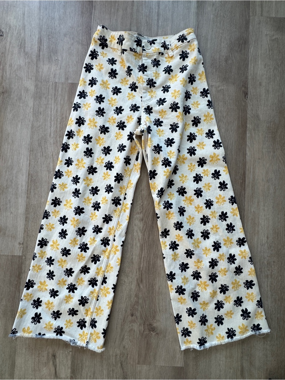 Zara The Marine Straight Jean in Daisy Print Size 8 - Picture 4 of 10